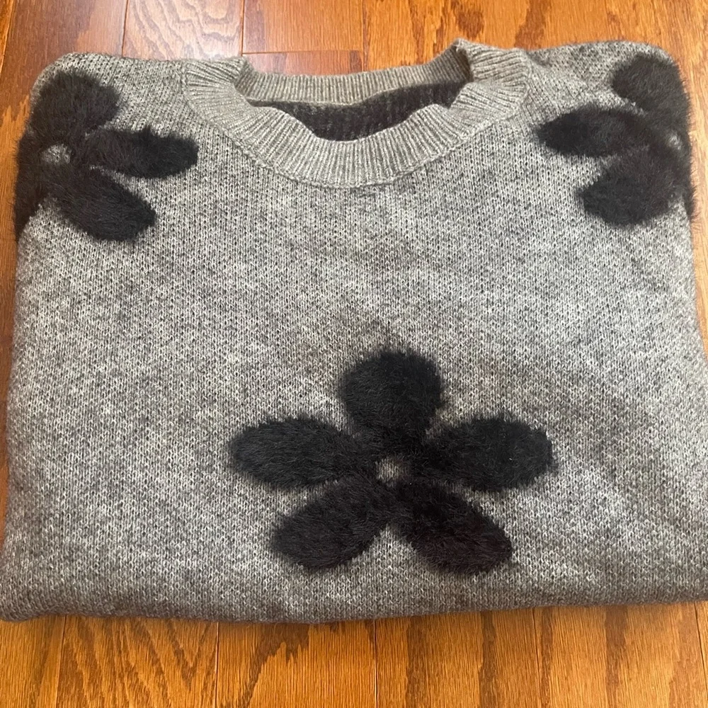 Mod Gray Floral Knit Sweater | Black Flower Detail | Relaxed Fit - Picture 16 of 16